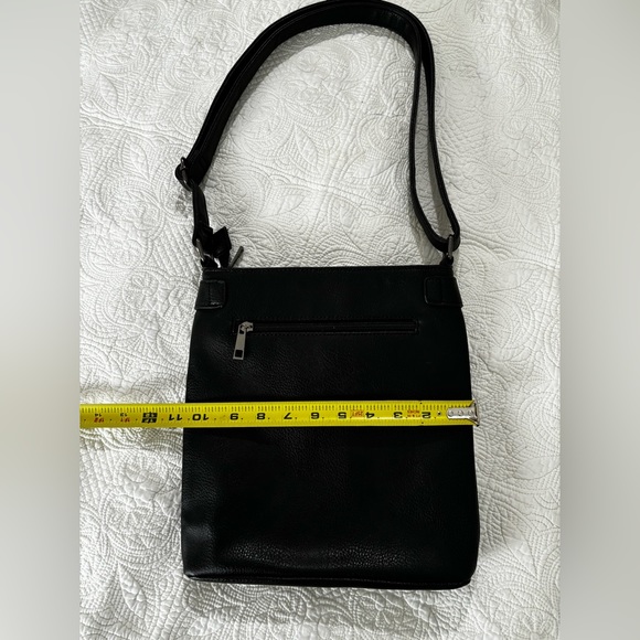 Mia and Luca Cross Body faux leather purse. Black - Picture 4 of 6